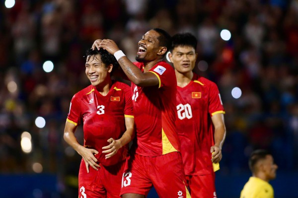Bảng xếp hạng FIFA bất ngờ cập nhật: Việt Nam chính thức tăng 5 bậc nhờ được AFC xử thắng Malaysia