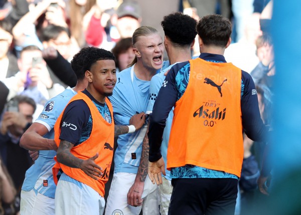 Haaland giúp Man City đánh bại Arsenal trận 'chung kết mùa', Liverpool giành 3 điểm phút 100