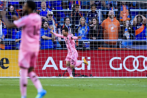Messi phong độ rực sáng trước thềm World Cup, liên tiếp ghi bàn và kiến tạo Messi phong độ rực sáng trước thềm World Cup, liên tiếp ghi bàn và kiến tạo