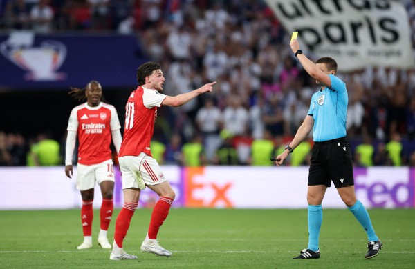 Trọng tài trận chung kết Champions League gây tranh cãi dữ dội, báo châu Âu dậy sóng Trọng tài trận chung kết Champions League gây tranh cãi dữ dội, báo châu Âu dậy sóng