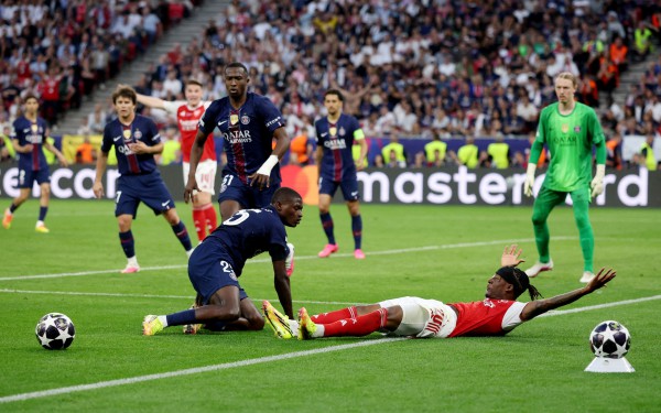 Trọng tài trận chung kết Champions League gây tranh cãi dữ dội, báo châu Âu dậy sóng Trọng tài trận chung kết Champions League gây tranh cãi dữ dội, báo châu Âu dậy sóng