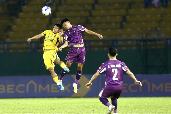 Cuộc đua trụ hạng nghẹt thở vòng 26 V-League: Xót xa những cựu vương sa cơ! Cuộc đua trụ hạng nghẹt thở vòng 26 V-League: Xót xa những cựu vương sa cơ!