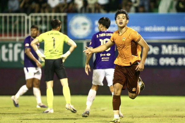 Cuộc đua trụ hạng nghẹt thở vòng 26 V-League: Xót xa những cựu vương sa cơ! Cuộc đua trụ hạng nghẹt thở vòng 26 V-League: Xót xa những cựu vương sa cơ!