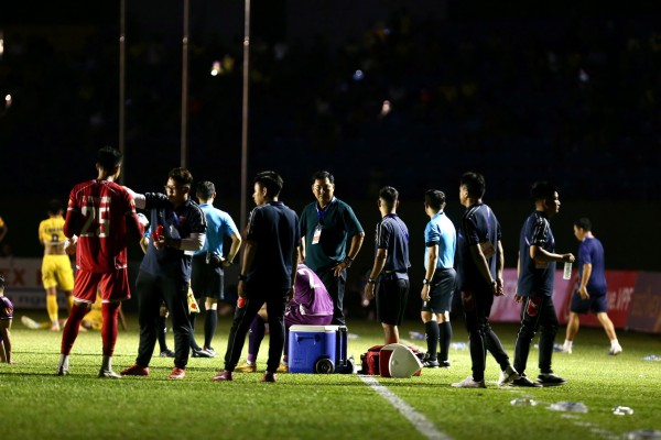 Cuộc đua trụ hạng nghẹt thở vòng 26 V-League: Xót xa những cựu vương sa cơ! Cuộc đua trụ hạng nghẹt thở vòng 26 V-League: Xót xa những cựu vương sa cơ!