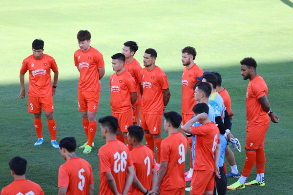 Quang Hải nói rất hay và hóm hỉnh về Tài Lộc, bật mí cách cùng đồng đội xem World Cup Quang Hải nói rất hay và hóm hỉnh về Tài Lộc, bật mí cách cùng đồng đội xem World Cup