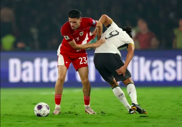 Thầy Kim lấy sổ ghi chép mọi số liệu các đối thủ tại AFF Cup, ai đáng sợ nhất? Thầy Kim lấy sổ ghi chép mọi số liệu các đối thủ tại AFF Cup, ai đáng sợ nhất?