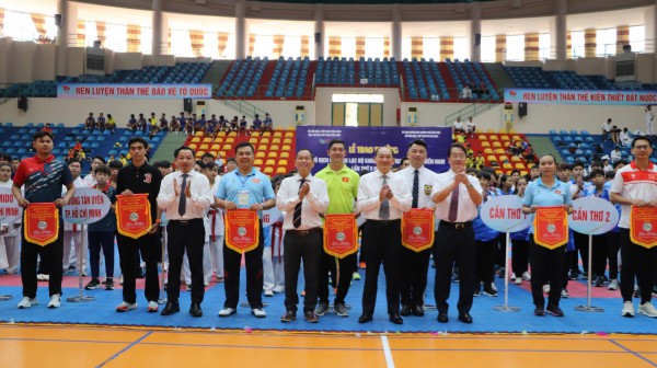 19 câu lạc bộ đưa VĐV giỏi karate tranh tài tại Cần Thơ 19 câu lạc bộ đưa VĐV giỏi karate tranh tài tại Cần Thơ
