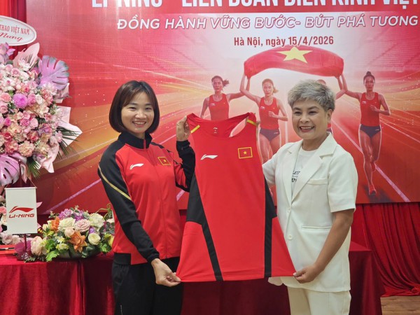 Nguyễn Thị Oanh cùng đội điền kinh Việt Nam đón niềm vui đặc biệt
