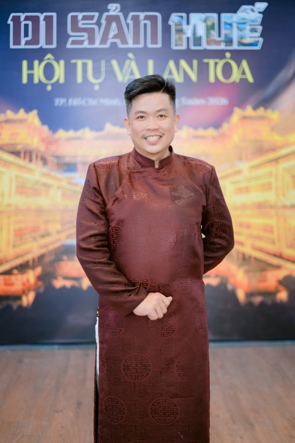 Ngắm zèng A Lưới thăng hoa trên tà áo dài Huế Ngắm zèng A Lưới thăng hoa trên tà áo dài Huế