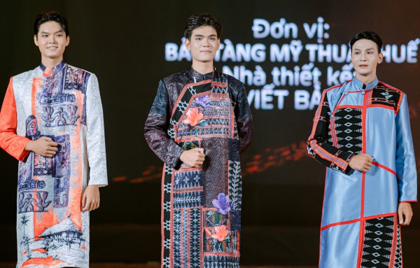 Ngắm zèng A Lưới thăng hoa trên tà áo dài Huế Ngắm zèng A Lưới thăng hoa trên tà áo dài Huế