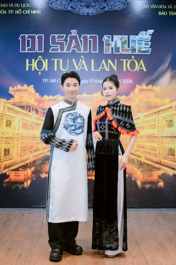 Ngắm zèng A Lưới thăng hoa trên tà áo dài Huế Ngắm zèng A Lưới thăng hoa trên tà áo dài Huế