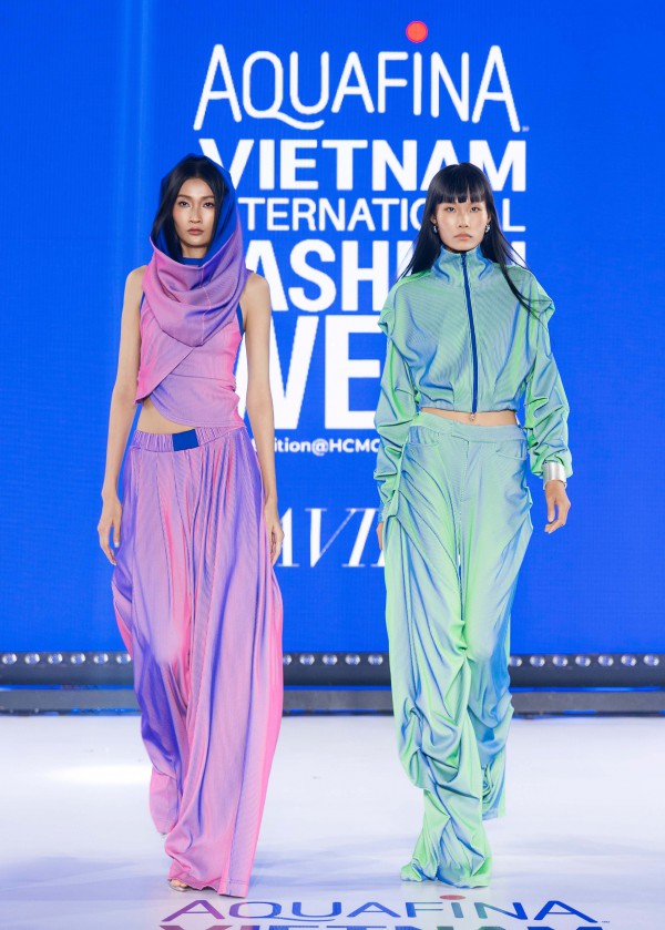 Nhà thiết kế trẻ 'đổ bộ' tuần lễ thời trang Nhà thiết kế trẻ 'đổ bộ' tuần lễ thời trang