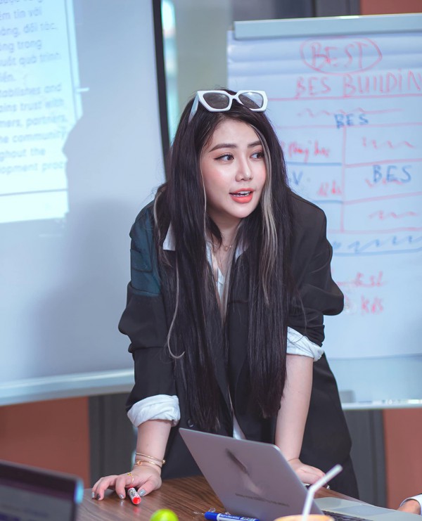 Thời trang công sở gen Z không còn là 'đồng phục'? Thời trang công sở gen Z không còn là 'đồng phục'?