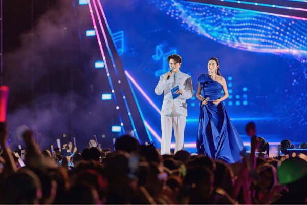 Nam MC dẫn chương trình kỷ niệm 50 thành phố mang tên Bác là ai? Nam MC dẫn chương trình kỷ niệm 50 thành phố mang tên Bác là ai?