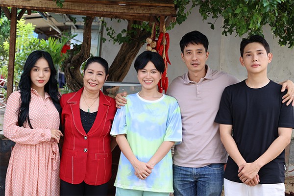Định trang và khai máy phim ”Chuyện gì khó – Có má lo” do Hãng phim 1 – SCTV sản xuất