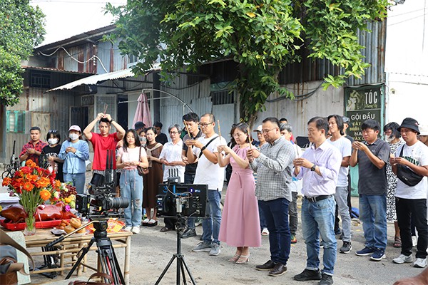 Định trang và khai máy phim ”Chuyện gì khó – Có má lo” do Hãng phim 1 – SCTV sản xuất