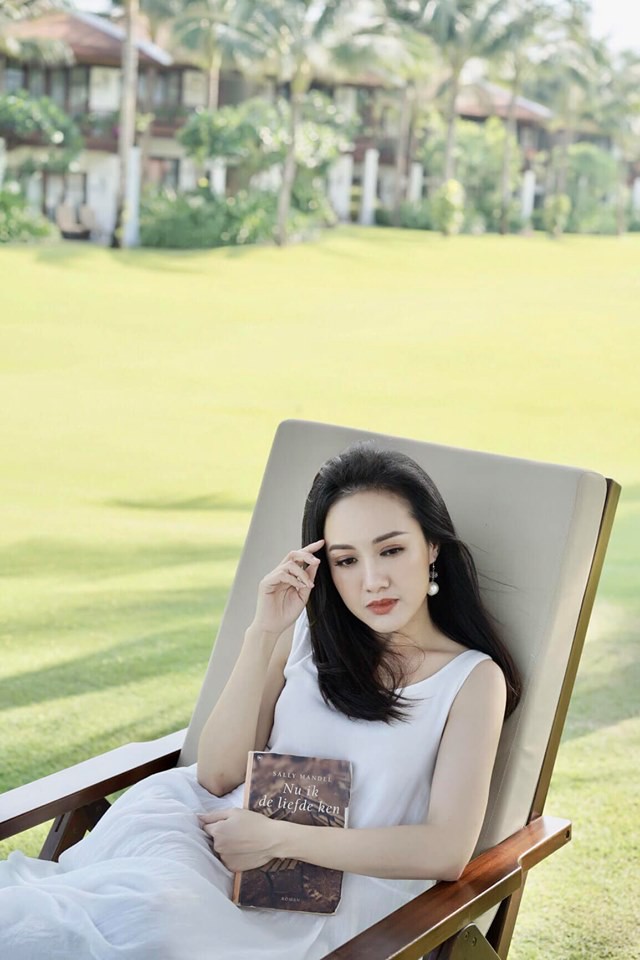 Ngỡ ngàng trước vẻ đẹp trong veo của BTV thời sự Hoài Anh Ngỡ ngàng trước vẻ đẹp trong veo của BTV thời sự Hoài Anh