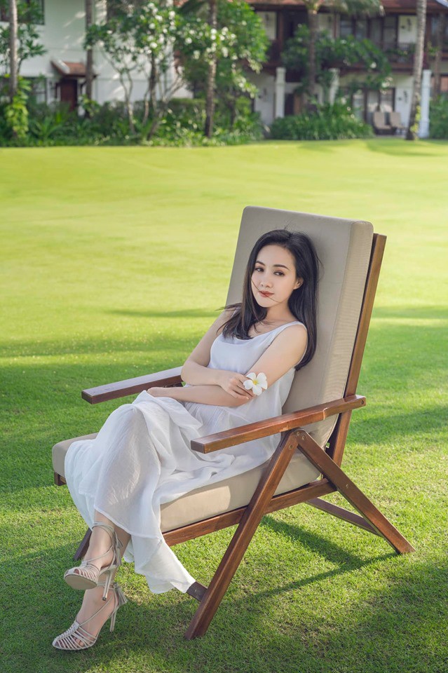 Ngỡ ngàng trước vẻ đẹp trong veo của BTV thời sự Hoài Anh Ngỡ ngàng trước vẻ đẹp trong veo của BTV thời sự Hoài Anh