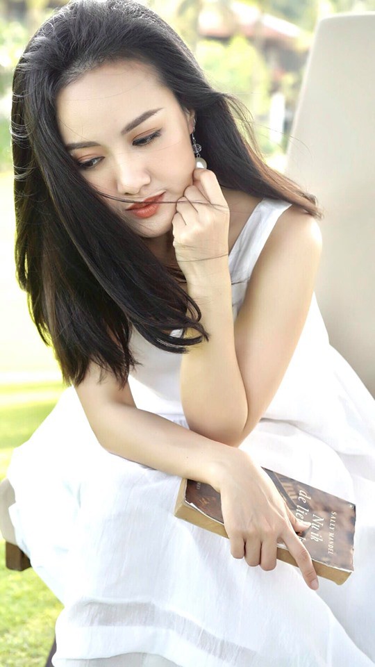 Ngỡ ngàng trước vẻ đẹp trong veo của BTV thời sự Hoài Anh Ngỡ ngàng trước vẻ đẹp trong veo của BTV thời sự Hoài Anh