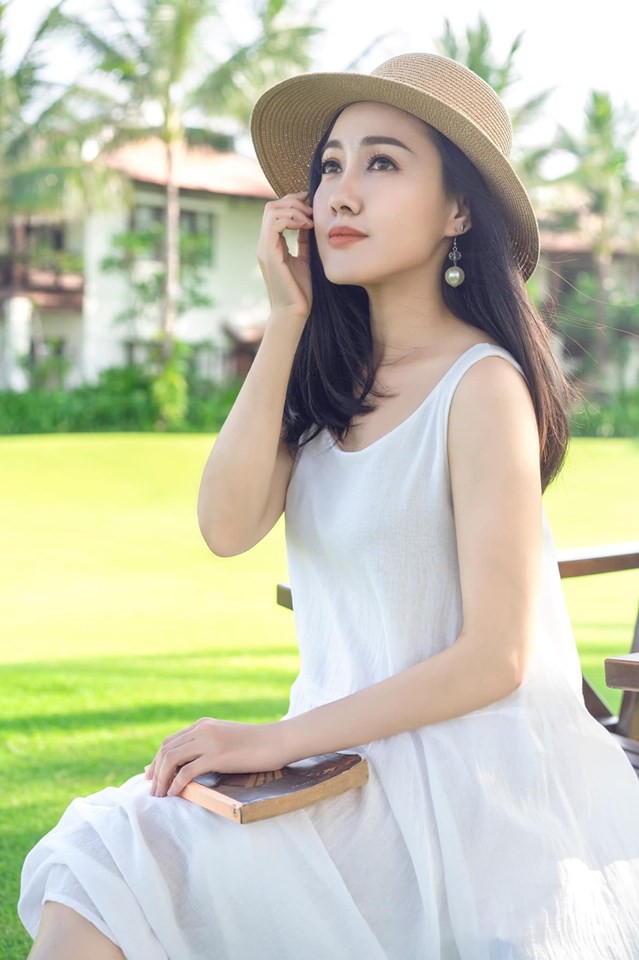 Ngỡ ngàng trước vẻ đẹp trong veo của BTV thời sự Hoài Anh Ngỡ ngàng trước vẻ đẹp trong veo của BTV thời sự Hoài Anh