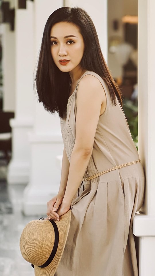 Ngỡ ngàng trước vẻ đẹp trong veo của BTV thời sự Hoài Anh Ngỡ ngàng trước vẻ đẹp trong veo của BTV thời sự Hoài Anh